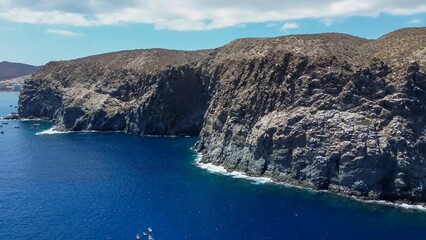 Obraz premium Tenerife coastline featuring rugged cliffs and deep blue ocean