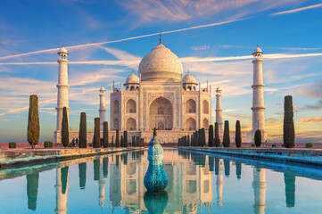 Fototapeta premium Taj Mahal Mausoleum, Wonder of the world a UNESCO World Heritage Site, Agra, India