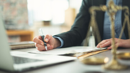 Obraz premium The lawyer working on the documents