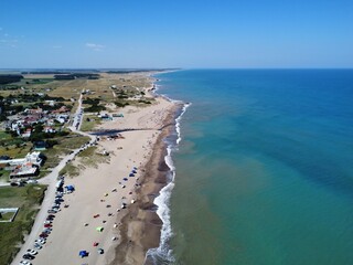 vista area de ciudad costera de argentina mar del sur