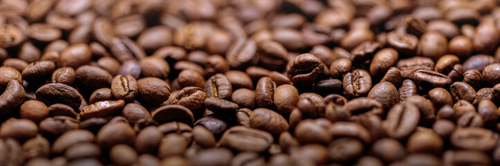Naklejka premium Roasted coffee beans creating background texture and aroma