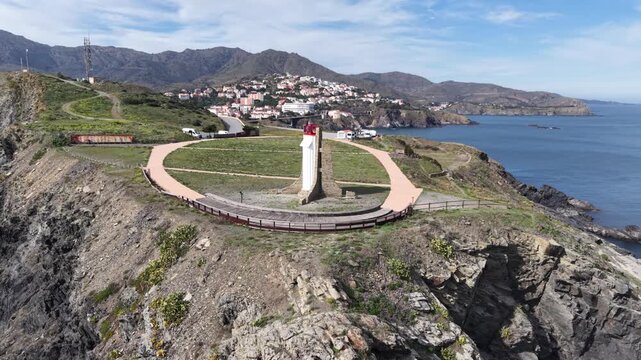 Vue a&eacute;rienne du cap Cerb&egrave;re en Pays Catalan dans le d&eacute;partement des pyr&eacute;n&eacute;es orientales en r&eacute;gion occitanie. (66290)