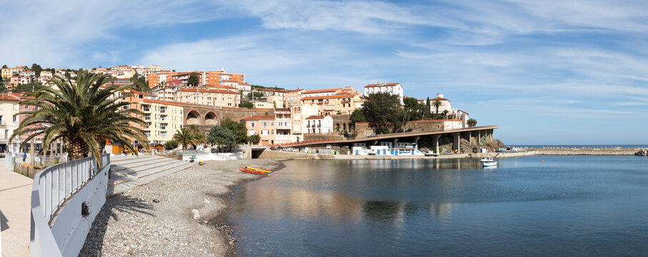 Panorama de la plage de Cerb&egrave;re en Pays Catalan dans le d&eacute;partement des pyr&eacute;n&eacute;es orientales en r&eacute;gion occitanie. (66290)