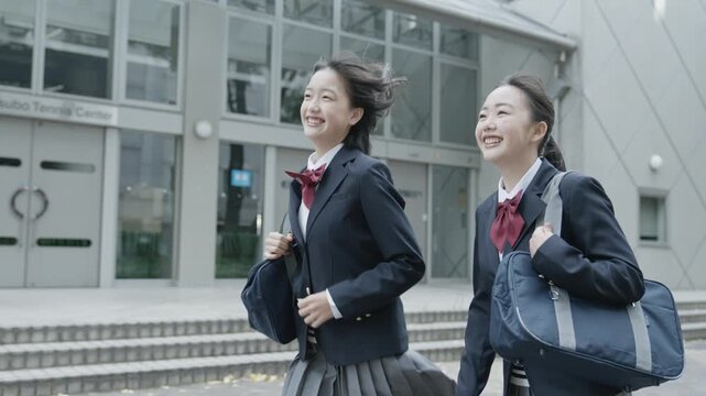 通学する学生