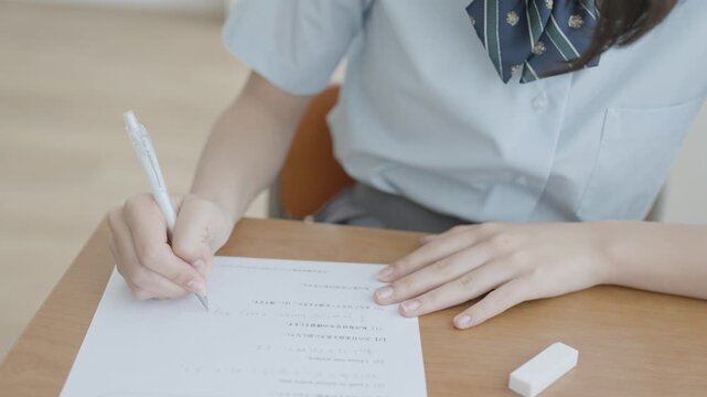 テストをする学生
