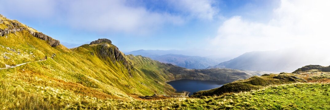 Pyg Track over Llyn Llydaw lake, Pen-y-Pass, mountain pass, Snowdonia, Gwynedd, north-west Wales, UK