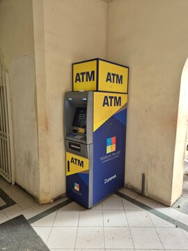 Bankomat do wydawania pieniędzy w got&oacute;wce. ATM