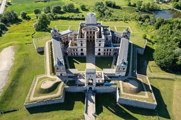 Ruiny Zamku Krzyżtopór w Ujeździe.