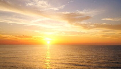 Obraz premium Serene Ocean Sunset with Cloudy Sky.