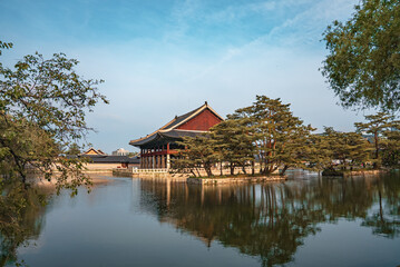 Fototapeta premium Gyeongbokgung Palace Main Hall with Mountain Background Seoul