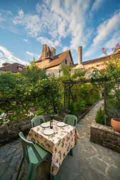 France, Midi-Pyr&eacute;n&eacute;es, Carrenac.  Pleasant outdoor courtyard dining area in this picturesque village in the Dordogne Valley.