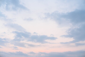 幻想的な空のグラデーション - 穏やかな朝焼けと夕暮れの息吹