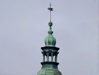 Obraz premium Elegant city silhouette. Intricate pavilion features slender profile and ornate embellishments