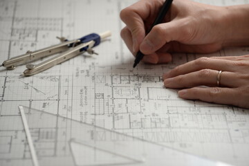 建築図面を製図する日本人建築士の手元 A Japanese architect drawing architectural drawings