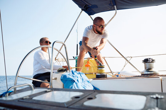 Frieds sailing on the open sea