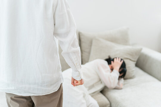 暴力,DVをする夫と逃げる妻（家庭内暴力,暴言,暴行,嫉妬）
