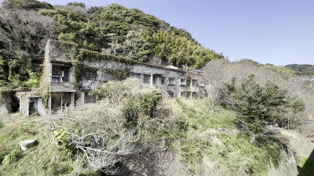 Abandoned Japanese Apartment Hidden in the Hills of Kitakyushu