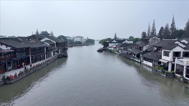 中国の古い町並みが残る上海郊外の朱家角古鎮