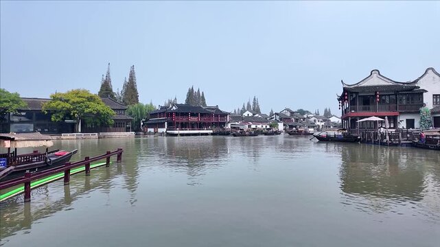 中国の古い町並みが残る上海郊外の朱家角古鎮
