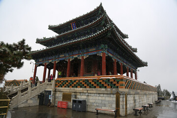 Obraz premium Beijing Traditional Chinese Pavilion with Ornate Architecture