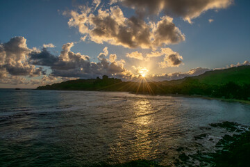 n exotic Caribbean bay at sunrise. A sandy beach fringed with palm trees, the Atlantic Ocean, and the nature of the Dominican Republic. © Oczarowany Wyspami