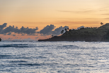 n exotic Caribbean bay at sunrise. A sandy beach fringed with palm trees, the Atlantic Ocean, and the nature of the Dominican Republic. © Oczarowany Wyspami
