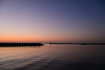 四日市の海から昇る朝陽