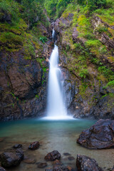 Obraz premium Serene Jokkradin Waterfall in Thong Pha Phum, Kanchanaburi, Thailand flowing into emerald pool