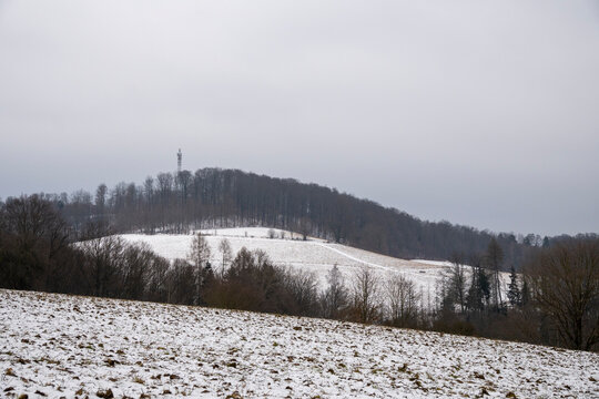 Die schneebedeckte Endlerkuppe bei Sebnitz in der S&auml;chsischen Schweiz 2