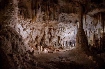 Obraz premium The Frasassi Caves are underground karst caves located in the municipality of Genga, in the province of Ancona, within the Gola della Rossa and Frasassi Regional Natural Park.