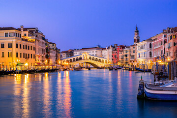 View of the famous Rialto Bridge in Venice (Italy) © McoBra89