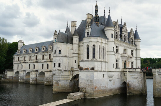 Scenic view of the Ch&acirc;teau de Chenonceau spanning the River Cher. Iconic French Renaissance architecture with elegant arches, historic galleries, and landscaped surroundings in the Loire Valley
