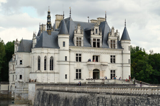 Scenic view of the Ch&acirc;teau de Chenonceau spanning the River Cher. Iconic French Renaissance architecture with elegant arches, historic galleries, and landscaped surroundings in the Loire Valley