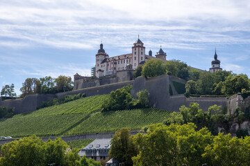 Obraz premium The Old Main Bridge (Alte Mainbrücke), historic pedestrian stone bridge with saint statues over the Main River. Würzburg, Germany