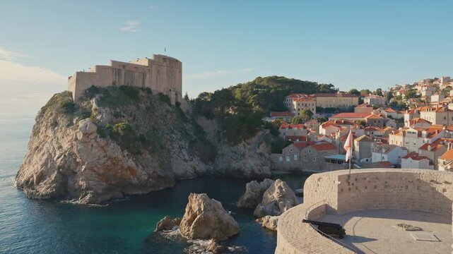 ドブロブニク近郊 街並みとオレンジ色の屋根