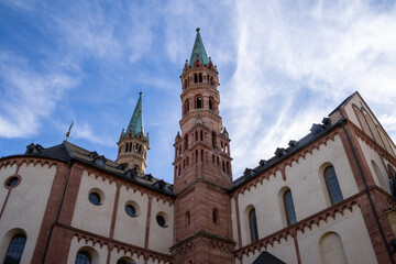 Obraz premium St. Kilian’s Cathedral (Würzburger Dom in Würzburg, Germany ), iconic Romanesque landmark with twin towers in the historic city center.