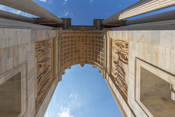 Fototapeta premium MILAN, ITALY: Detail of Triumph Arc - Arco Della Pace