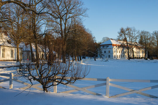 Gutsanlage mit Herrenhaus umd Gest&uuml;t, Gut Panker im Winter.