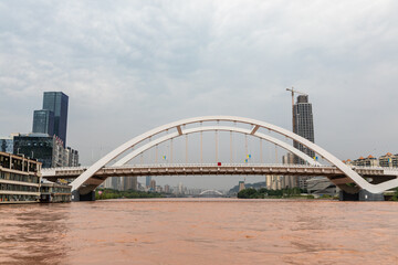 Obraz premium Lanzhou Yellow River Bridge and City Skyline, China