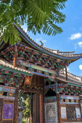 Obraz premium Ancient Temple Gate Entrance in Weishan, Yunnan Province, China
