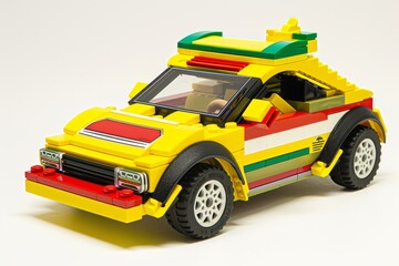 Naklejka premium Yellow LEGO-style car with red and green accents on white background