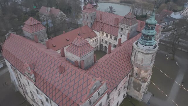 Przelot dronem nad zamkiem w Niemodlinie