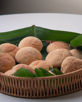 Mesa de caf&eacute; da manh&atilde; com quitandas, biscoito