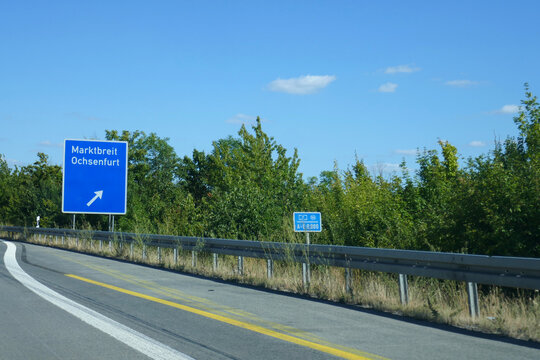 Autobahnschild Abfahrt Marktbreit Ochsenfurt