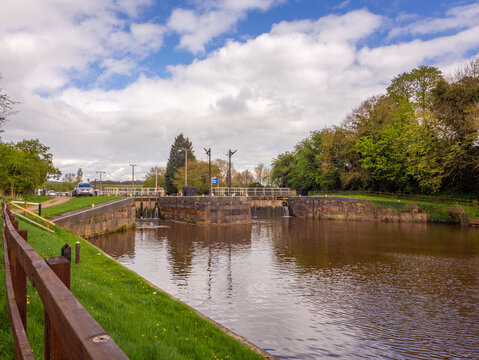 Hunts lock on the river weaver, Cheshire, Uk