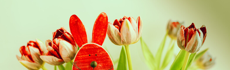 Frohe Ostern, Dekoration mit Osterhase und Tulpen Banner