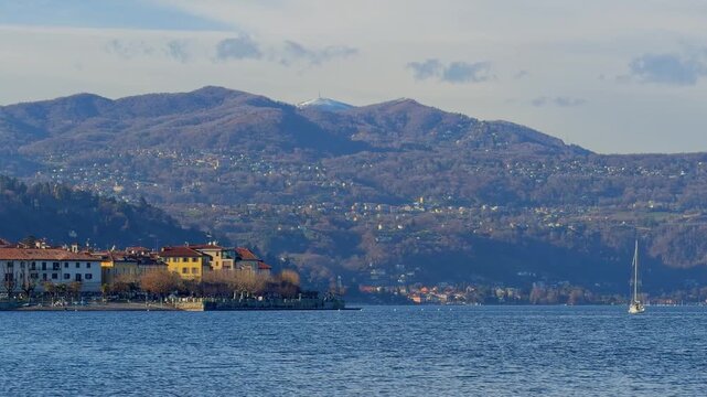citt&agrave; di arona sul lago maggiore in italia