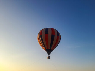 Fototapeta premium Sunset on a hot air balloon