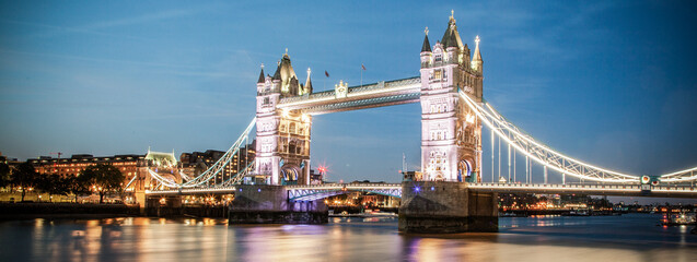 Naklejka premium tower bridge at night, London, UK