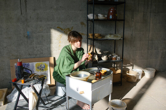 master ceramist working in the workshop